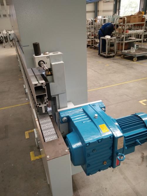 銷售減速機及加工定制非標減速機,等先進的機械設(shè)備和成套產(chǎn)品的現(xiàn)場